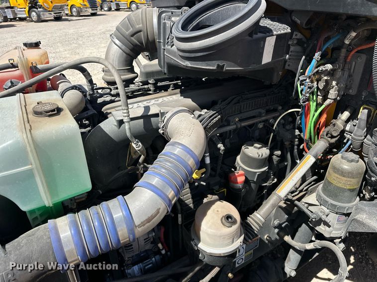 image for item EK0590 2019 Kenworth T680 semi truck