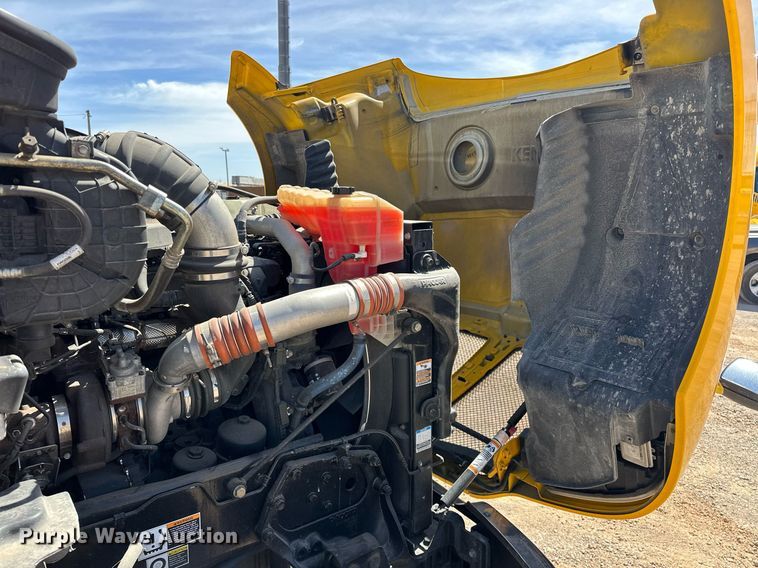 image for item EK0590 2019 Kenworth T680 semi truck