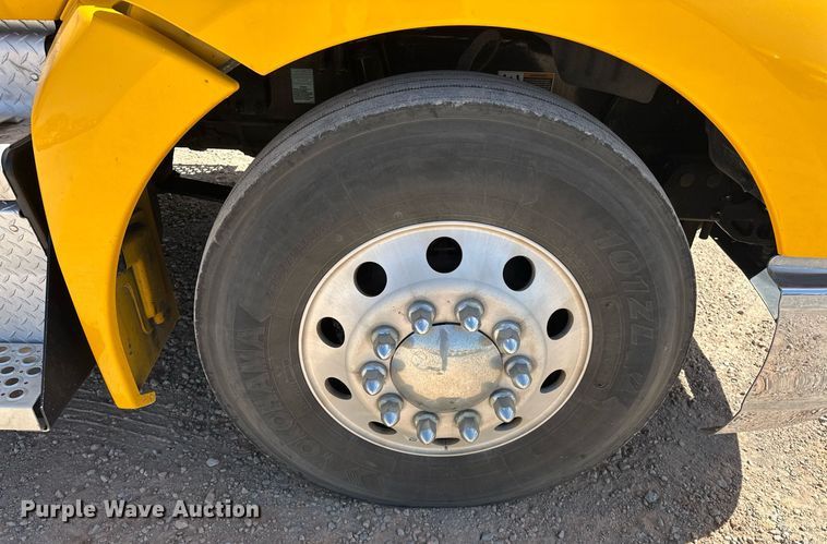 image for item EK0590 2019 Kenworth T680 semi truck