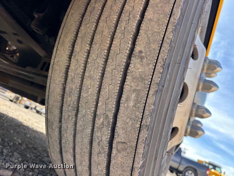 image for item EK0590 2019 Kenworth T680 semi truck