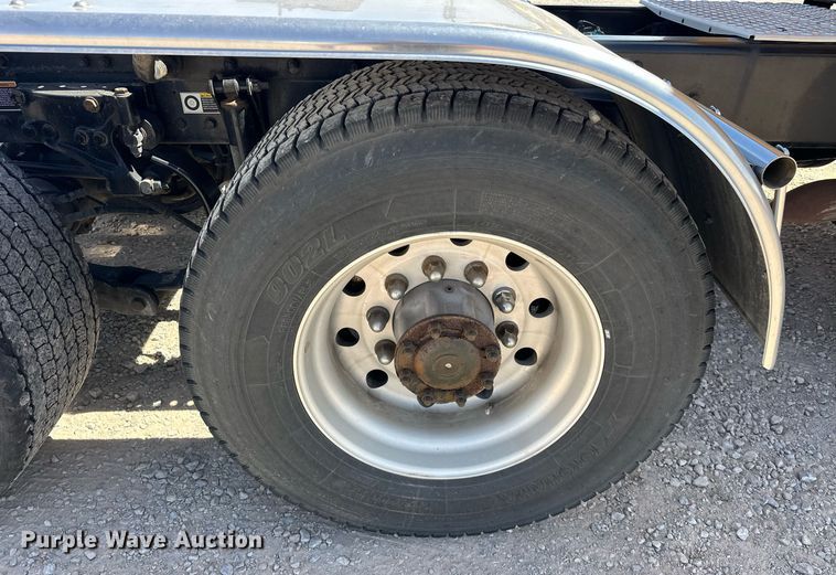 image for item EK0590 2019 Kenworth T680 semi truck