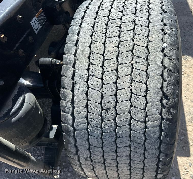 image for item EK0590 2019 Kenworth T680 semi truck