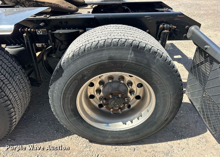 image for item EK0590 2019 Kenworth T680 semi truck