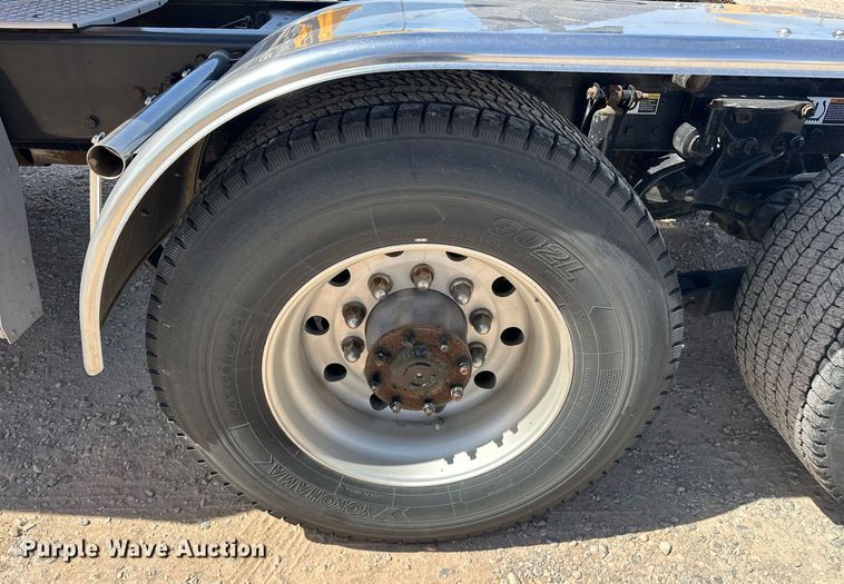 image for item EK0590 2019 Kenworth T680 semi truck