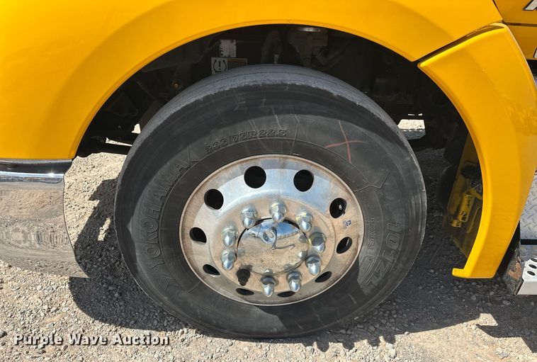 image for item EK0590 2019 Kenworth T680 semi truck