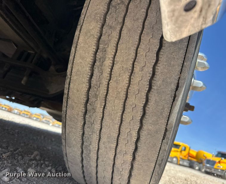 image for item EK0590 2019 Kenworth T680 semi truck