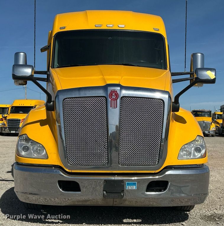 image for item EK0591 2020 Kenworth T680 semi truck