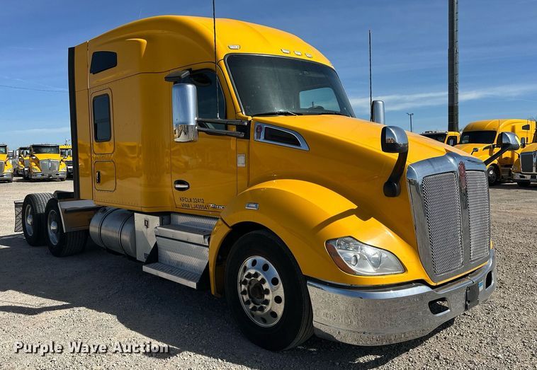 image for item EK0591 2020 Kenworth T680 semi truck