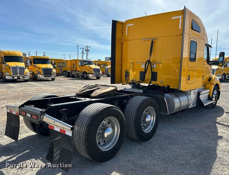 image for item EK0591 2020 Kenworth T680 semi truck