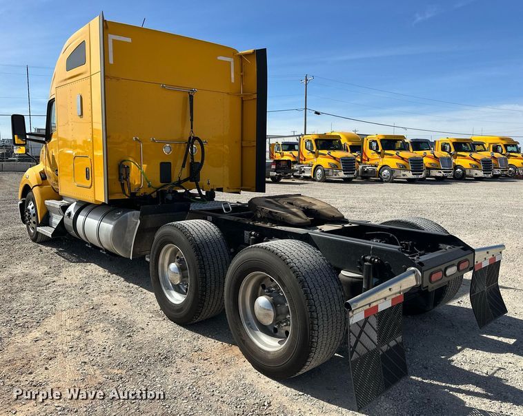 image for item EK0591 2020 Kenworth T680 semi truck