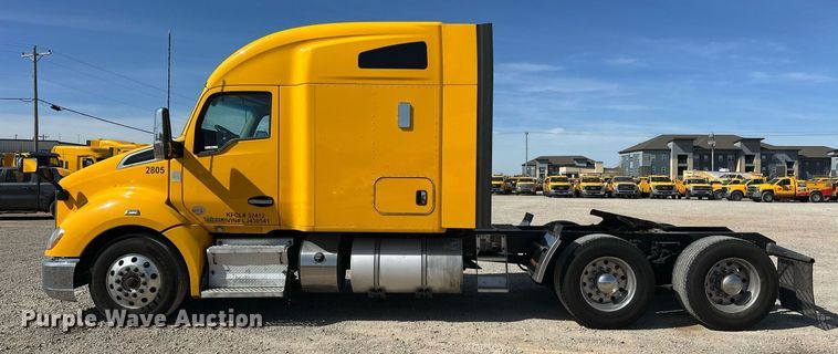 image for item EK0591 2020 Kenworth T680 semi truck