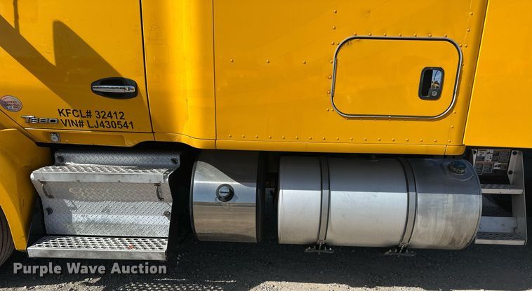 image for item EK0591 2020 Kenworth T680 semi truck