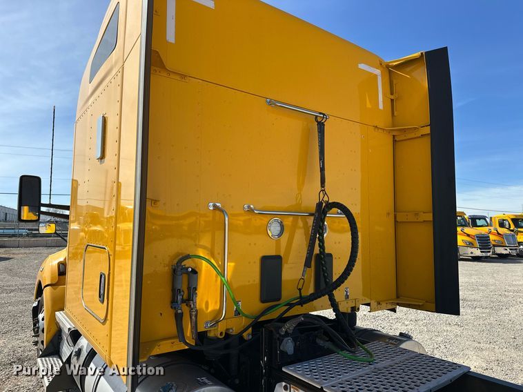 image for item EK0591 2020 Kenworth T680 semi truck