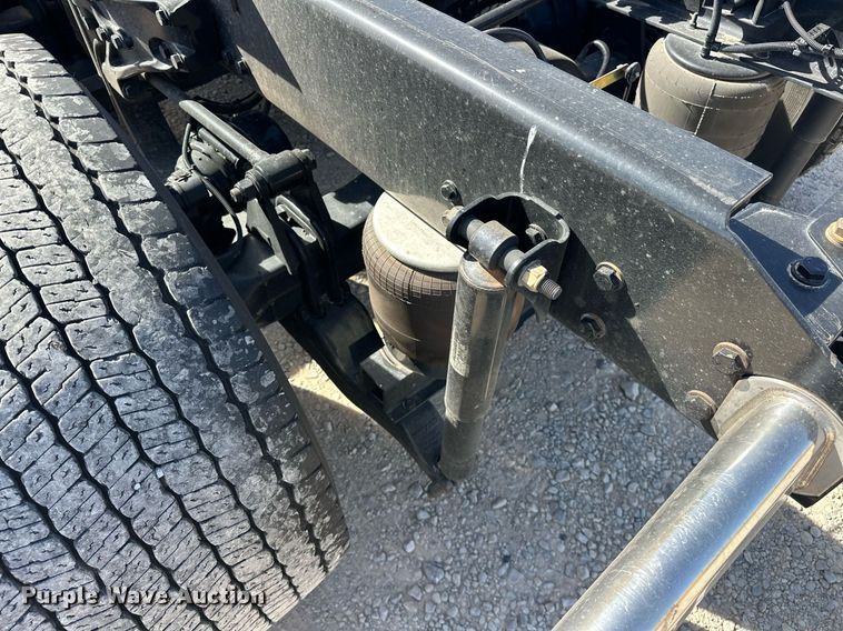 image for item EK0591 2020 Kenworth T680 semi truck