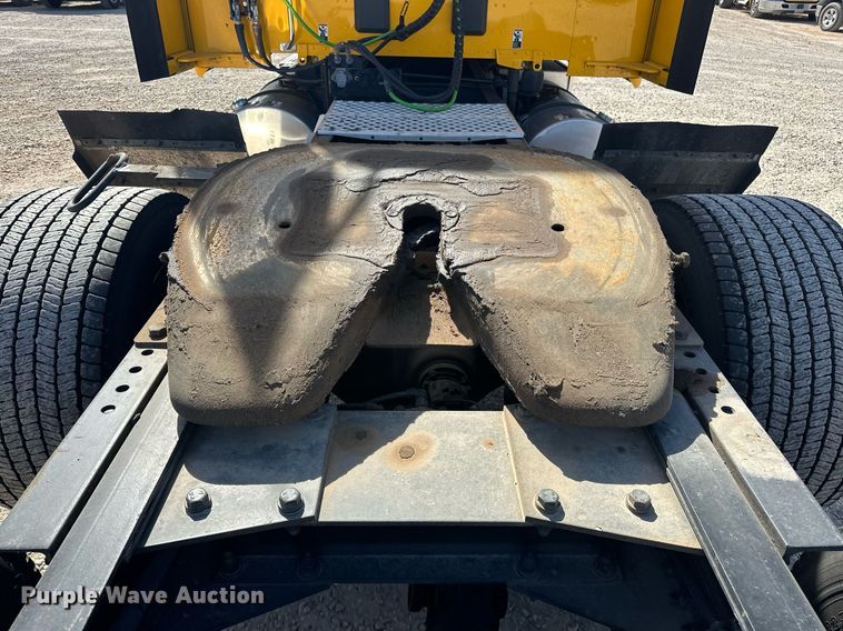 image for item EK0591 2020 Kenworth T680 semi truck