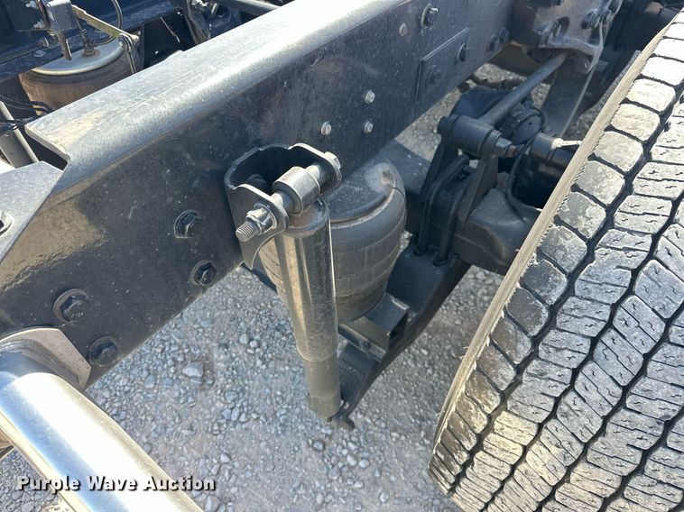 image for item EK0591 2020 Kenworth T680 semi truck