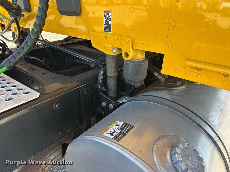 image for item EK0591 2020 Kenworth T680 semi truck