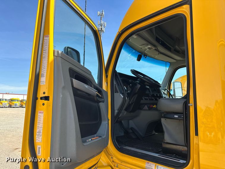 image for item EK0591 2020 Kenworth T680 semi truck