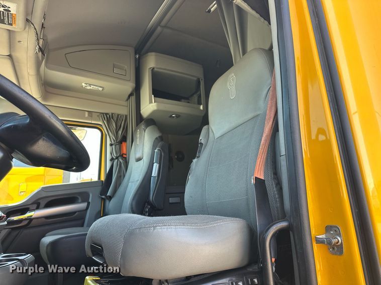 image for item EK0591 2020 Kenworth T680 semi truck