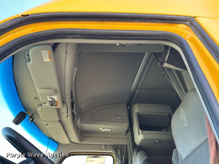 image for item EK0591 2020 Kenworth T680 semi truck