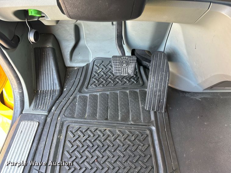 image for item EK0591 2020 Kenworth T680 semi truck