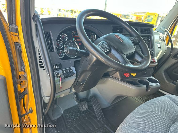 image for item EK0591 2020 Kenworth T680 semi truck