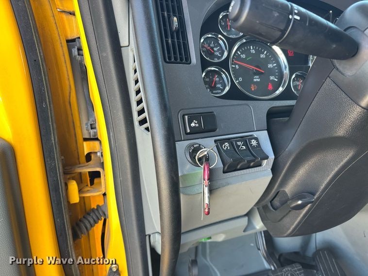 image for item EK0591 2020 Kenworth T680 semi truck