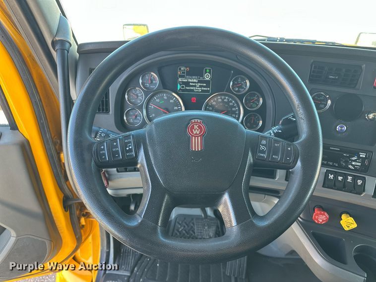 image for item EK0591 2020 Kenworth T680 semi truck