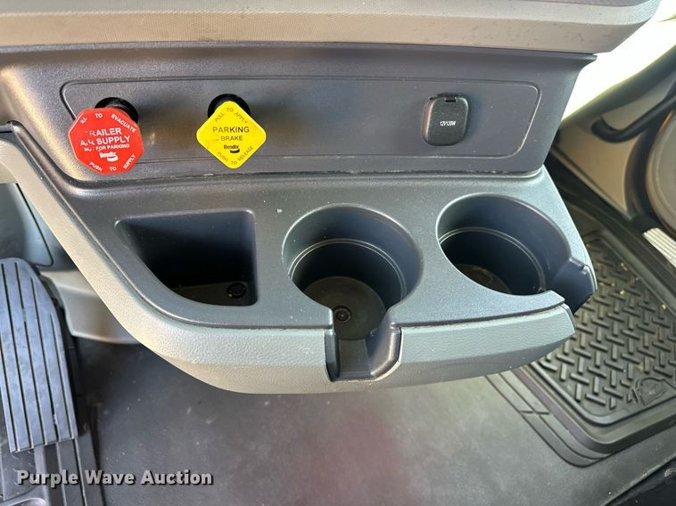 image for item EK0591 2020 Kenworth T680 semi truck