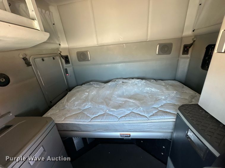 image for item EK0591 2020 Kenworth T680 semi truck