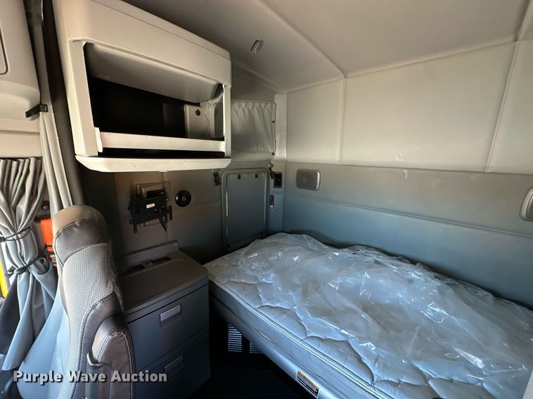 image for item EK0591 2020 Kenworth T680 semi truck