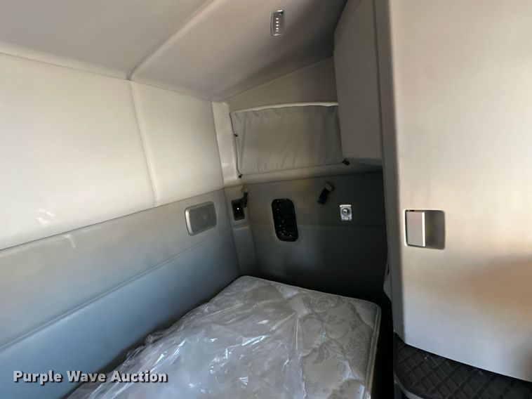 image for item EK0591 2020 Kenworth T680 semi truck