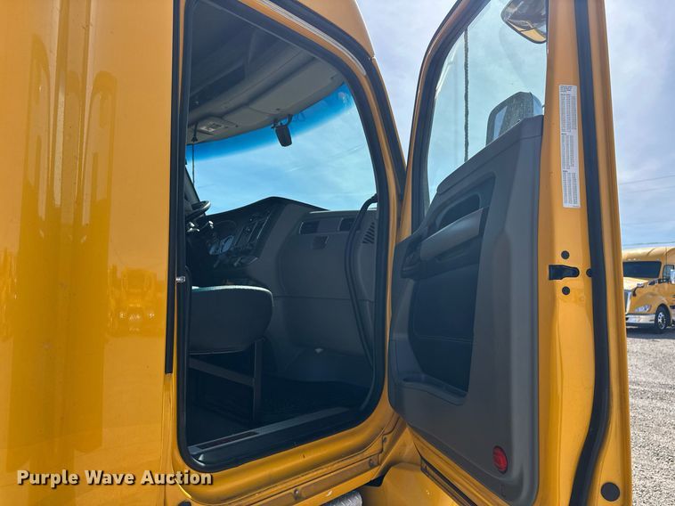 image for item EK0591 2020 Kenworth T680 semi truck