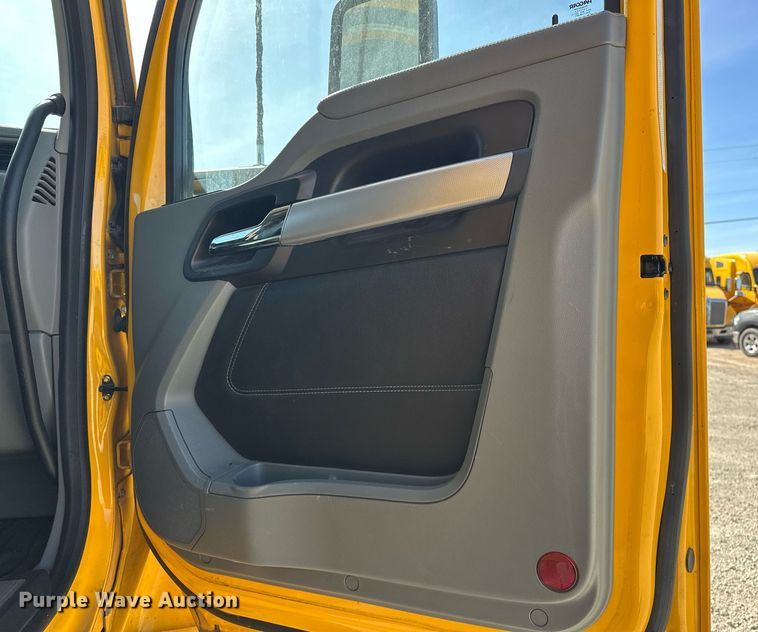 image for item EK0591 2020 Kenworth T680 semi truck