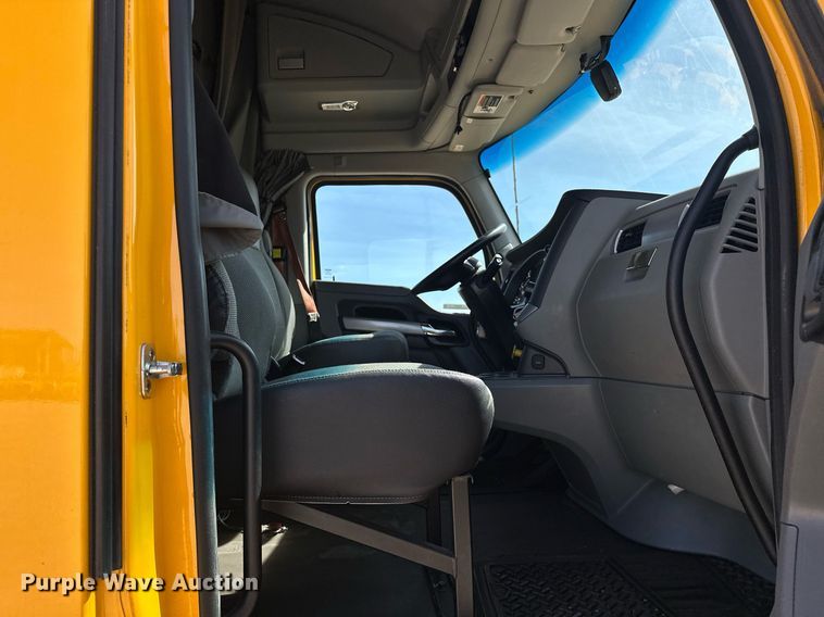 image for item EK0591 2020 Kenworth T680 semi truck