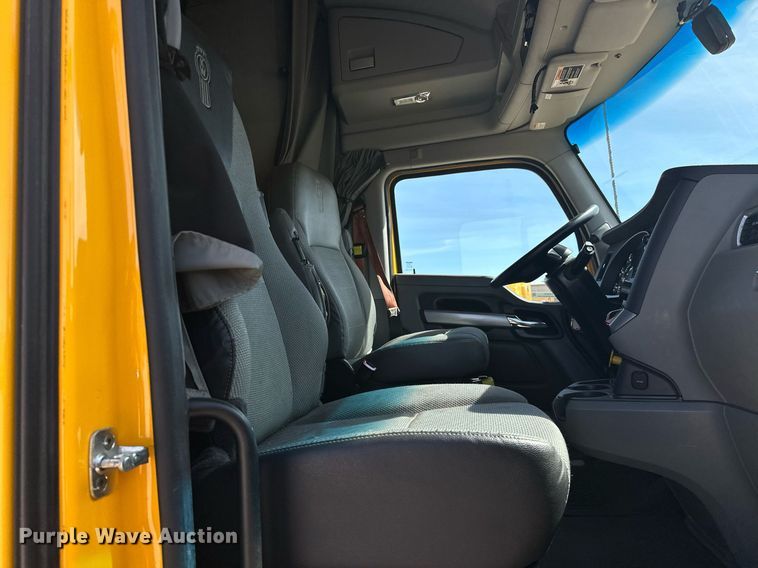 image for item EK0591 2020 Kenworth T680 semi truck