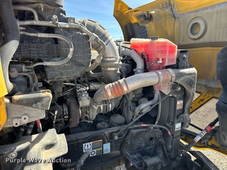 image for item EK0591 2020 Kenworth T680 semi truck