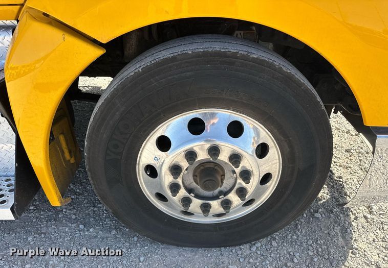 image for item EK0591 2020 Kenworth T680 semi truck