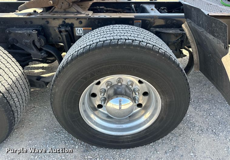 image for item EK0591 2020 Kenworth T680 semi truck