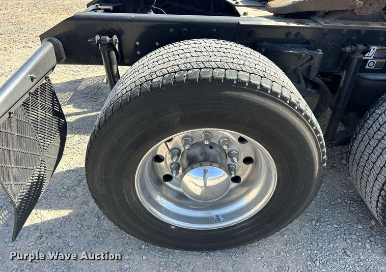 image for item EK0591 2020 Kenworth T680 semi truck