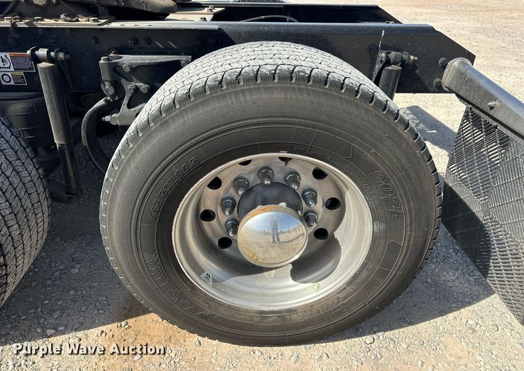 image for item EK0591 2020 Kenworth T680 semi truck