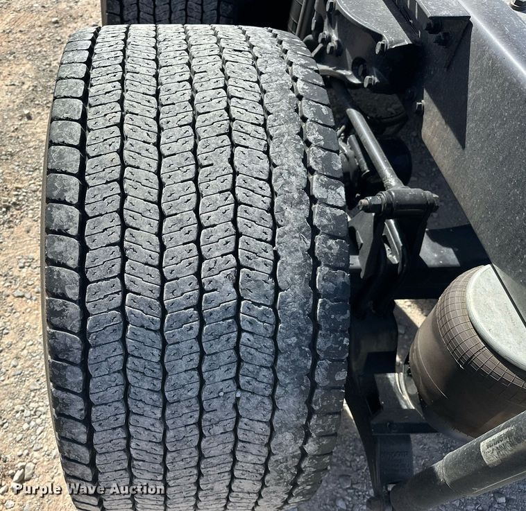 image for item EK0591 2020 Kenworth T680 semi truck