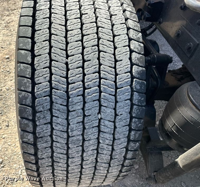 image for item EK0591 2020 Kenworth T680 semi truck