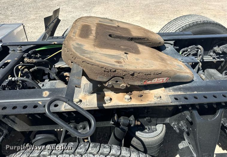 image for item EK0592 2021 International LT625 6X4 semi truck