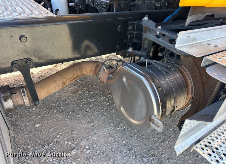 image for item EK0592 2021 International LT625 6X4 semi truck