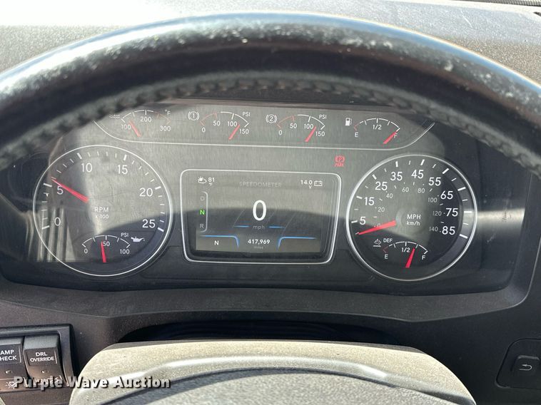 image for item EK0592 2021 International LT625 6X4 semi truck