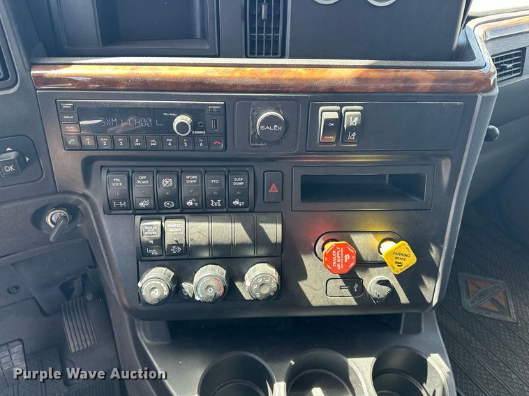 image for item EK0592 2021 International LT625 6X4 semi truck