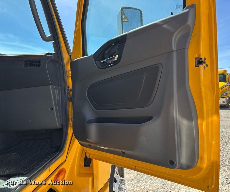 image for item EK0592 2021 International LT625 6X4 semi truck