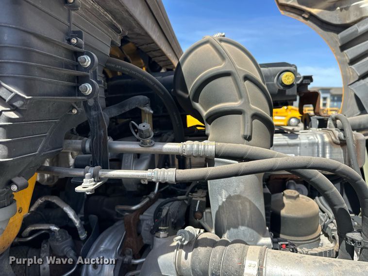 image for item EK0592 2021 International LT625 6X4 semi truck