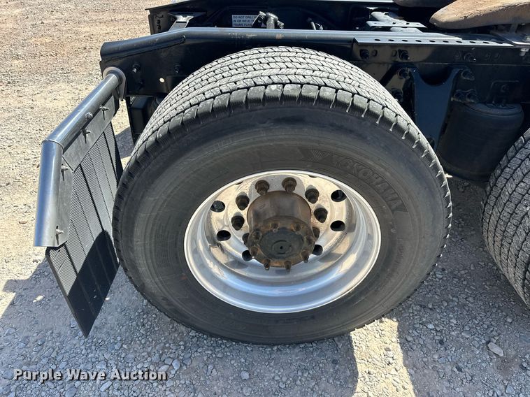 image for item EK0592 2021 International LT625 6X4 semi truck